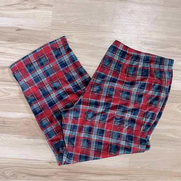 Secret Treasures Red And Green Plaid Pajama Set - Picture 7 of 11